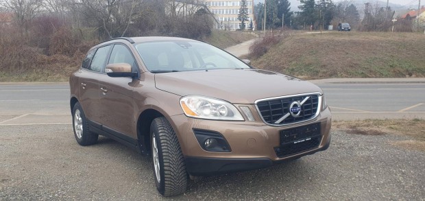 Volvo XC60 2.4 D [D5] Momentum Geartronic Vezet...